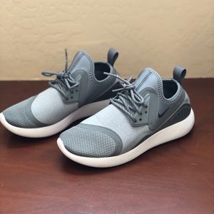 Womens Nike sneakers 7.5